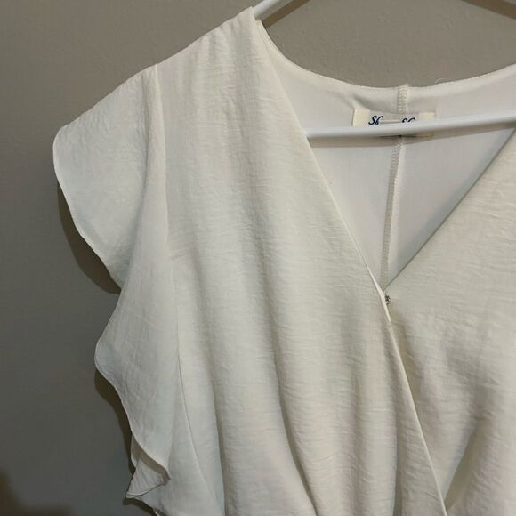 She+Sky White romper with v neck and ruffle sleeves - Picture 6 of 7